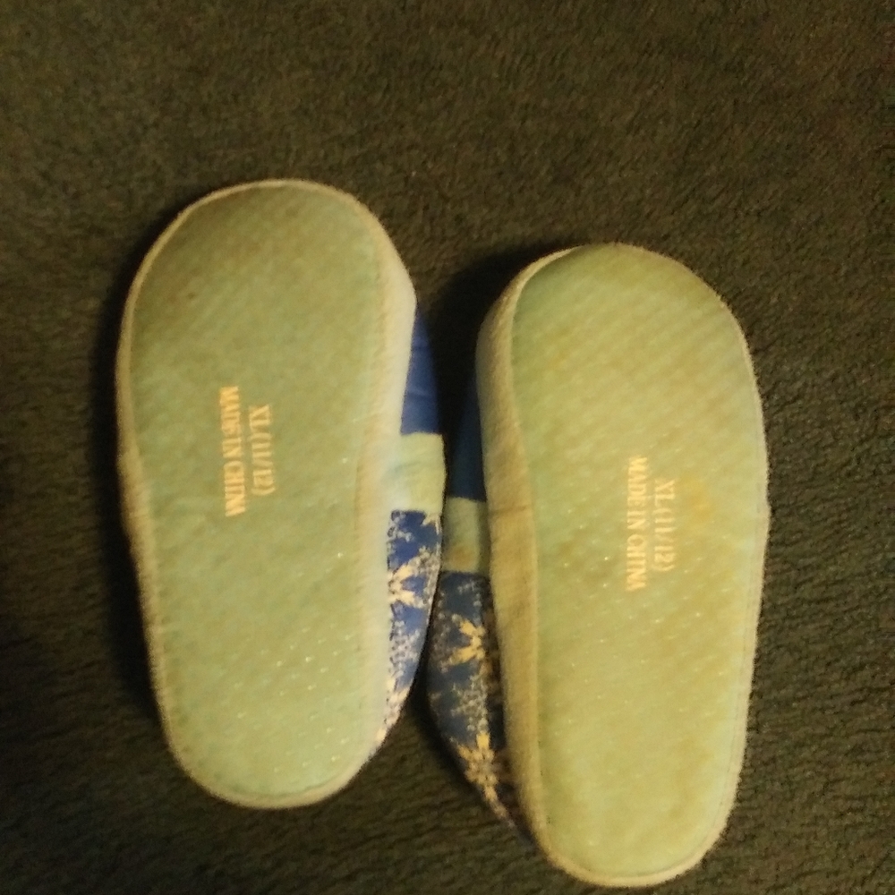 Slippers - Picture 2 of 3